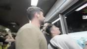 上千人对着甲亢哥唱《阳光彩虹小白马》😅